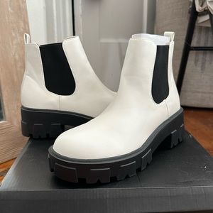 Nasty Gal White and black Chelsea boots - Liza